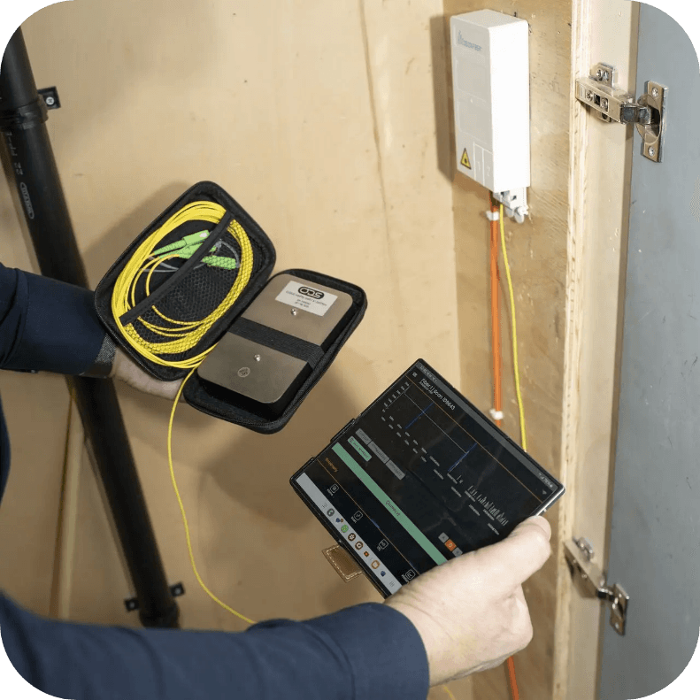 Technician running a cloudOTDR FTTX test with a tablet